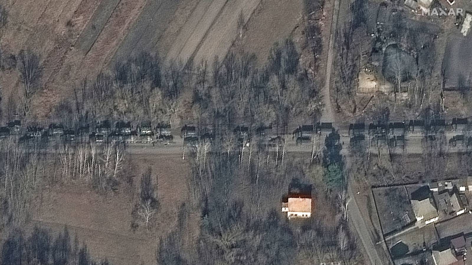 FOTO Rosyjski konwój wojskowy 5 km drogi Kijów
