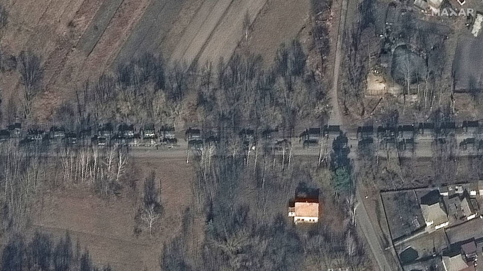 FOTO Russischer Militärkonvoi 5 Kilometer Straße Kiew