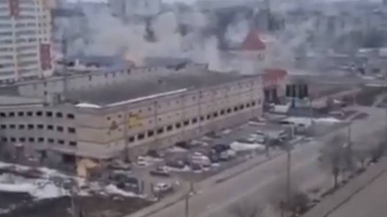 WIDEO Bombardowanie dzielnicy handlowej Charkowa