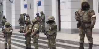 VIDEO Locuitorii Berdyansk Protesteaza fata Soldatilor Rusi