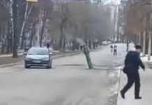 VIDEO Racheta Neexplodata Mijlocul Strazi Orasul Harkov Ucraina