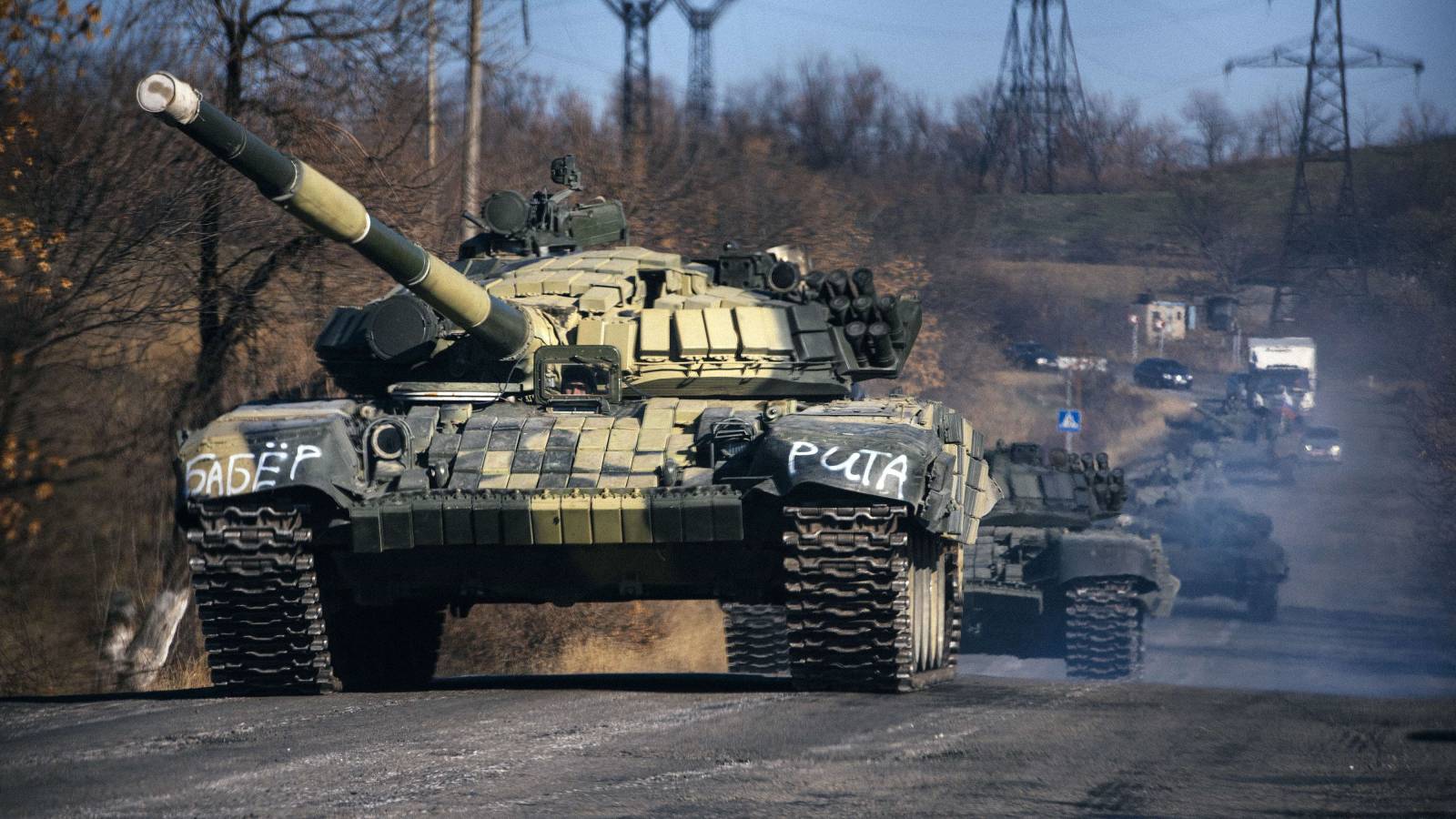 Locuitorii Orasului Luhansk se Opun cu Mainile Goale Armatei Ruse (VIDEO)