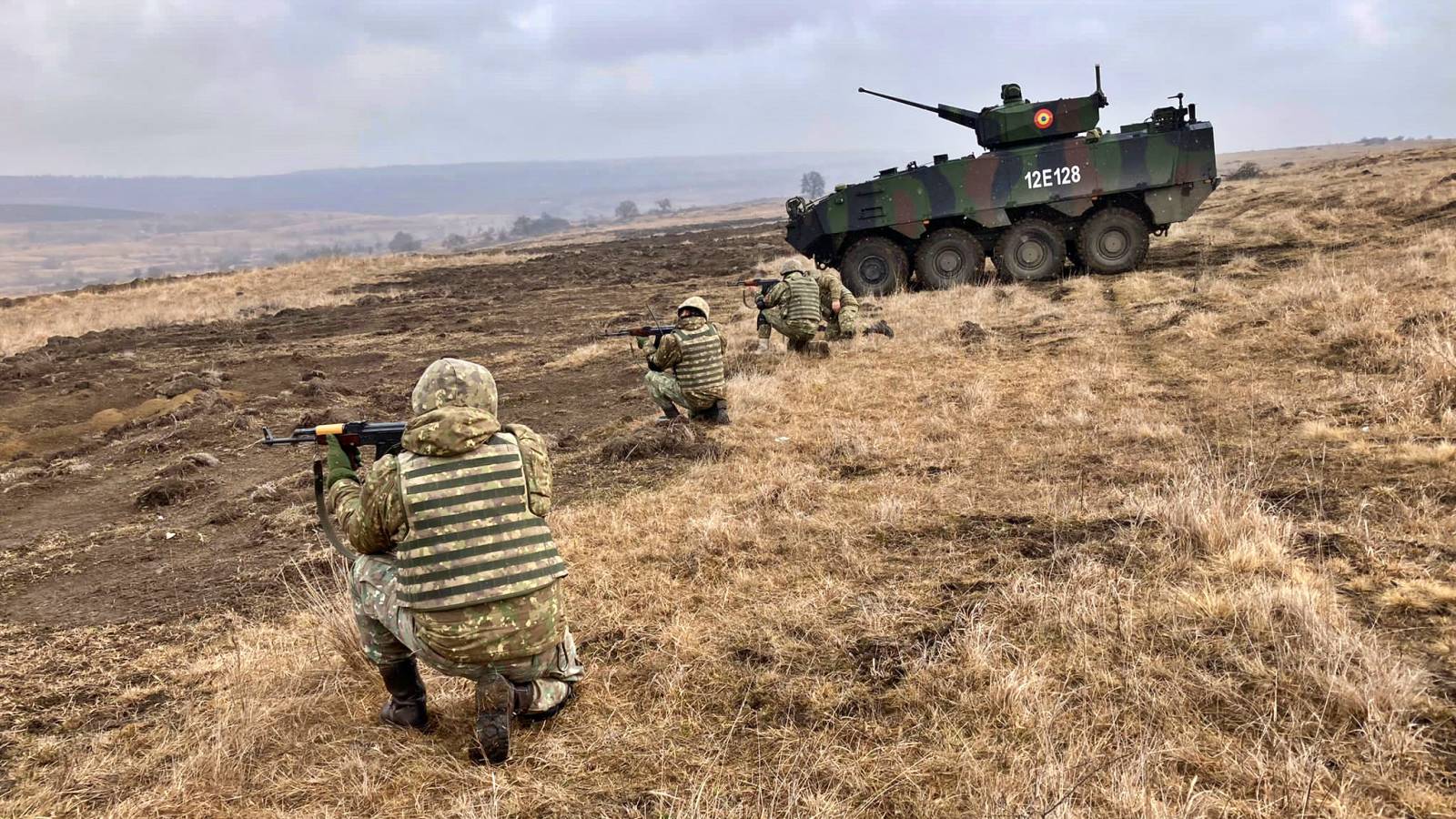 Plusieurs exercices militaires menés dans le pays de l'armée roumaine