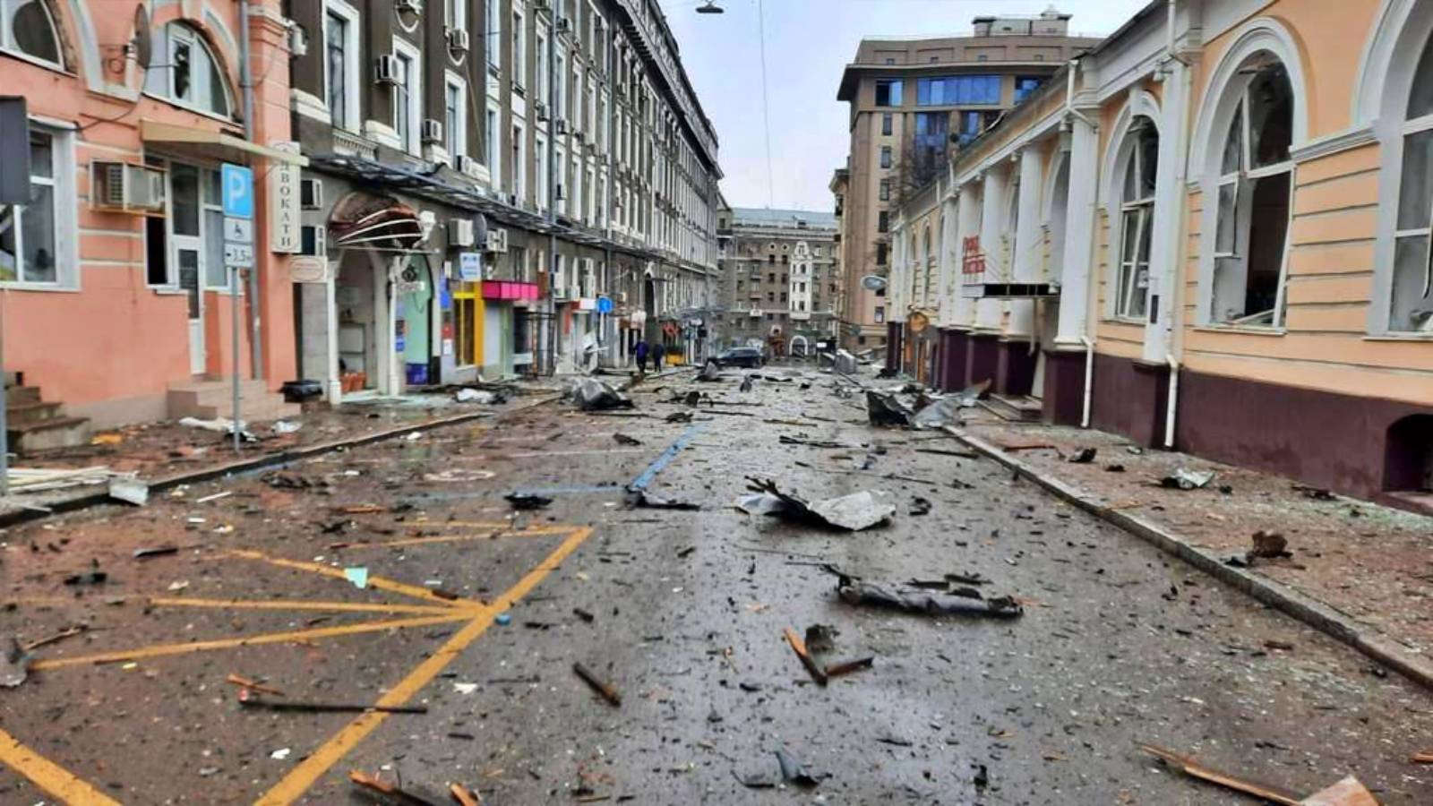 VIDEO D'énormes destructions à Kharkiv après les bombardements russes