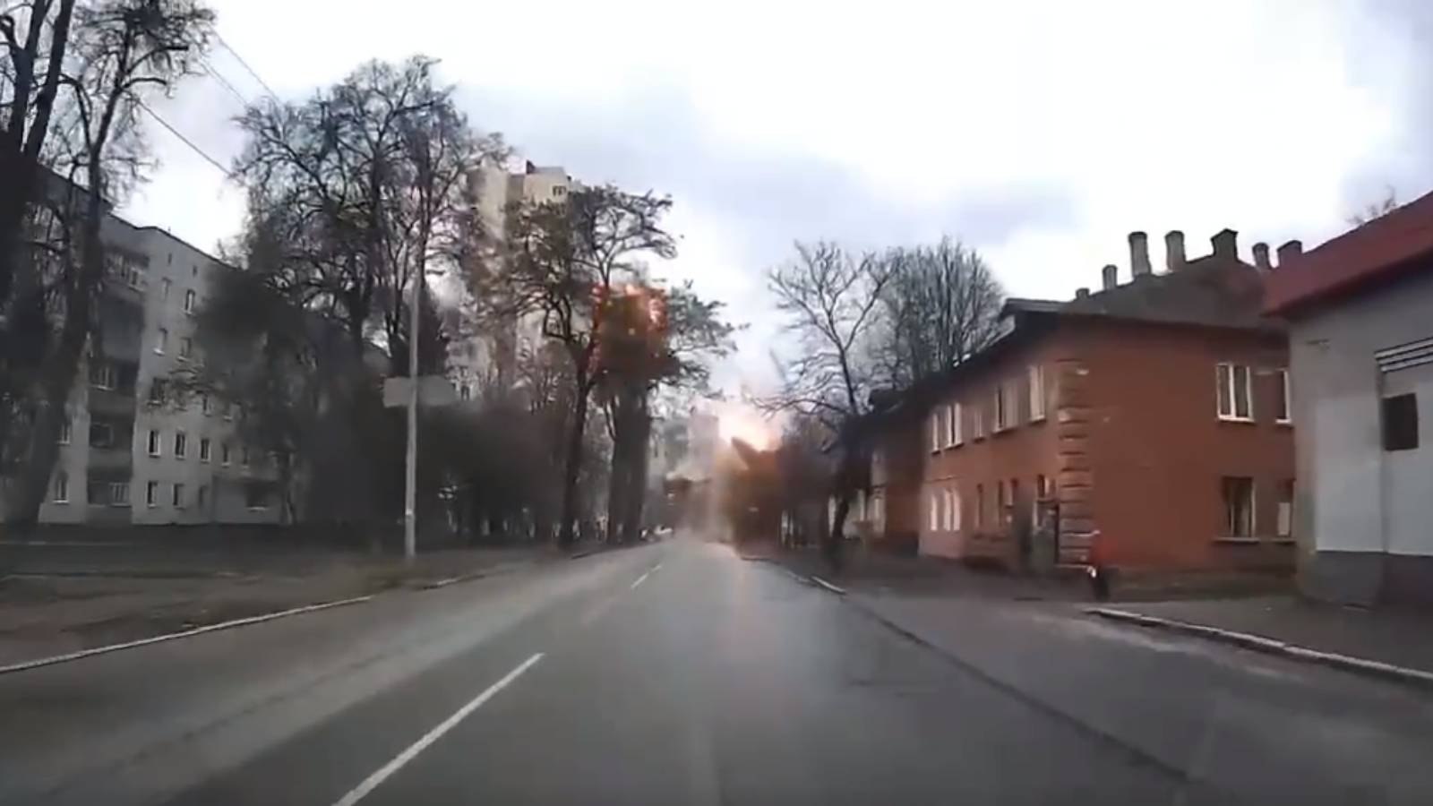 VIDÉO Une fusée filmée détruit une maison de Tchernigov
