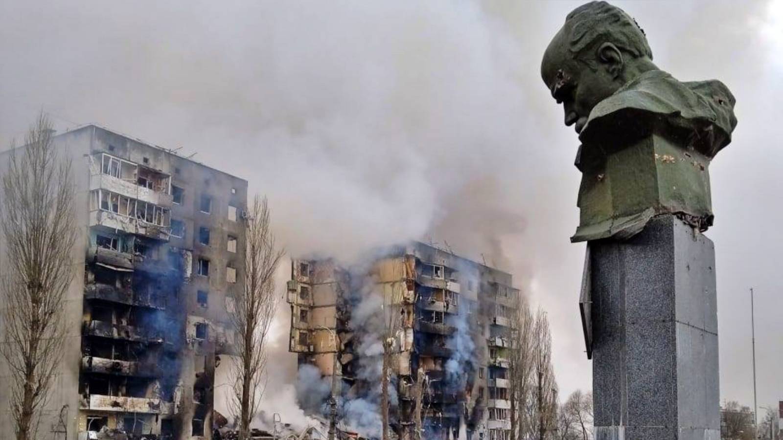 VIDEO Kæmpe ueksploderet bombe fundet fra en blok i Chernihiv