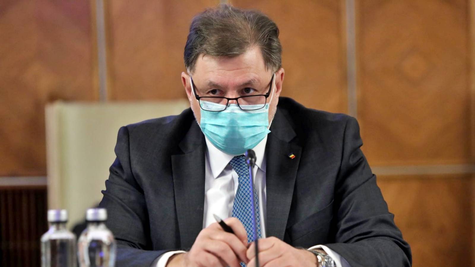 Terveysministeri Kiireellinen päätös Viime hetken Miljoonat romanialaiset