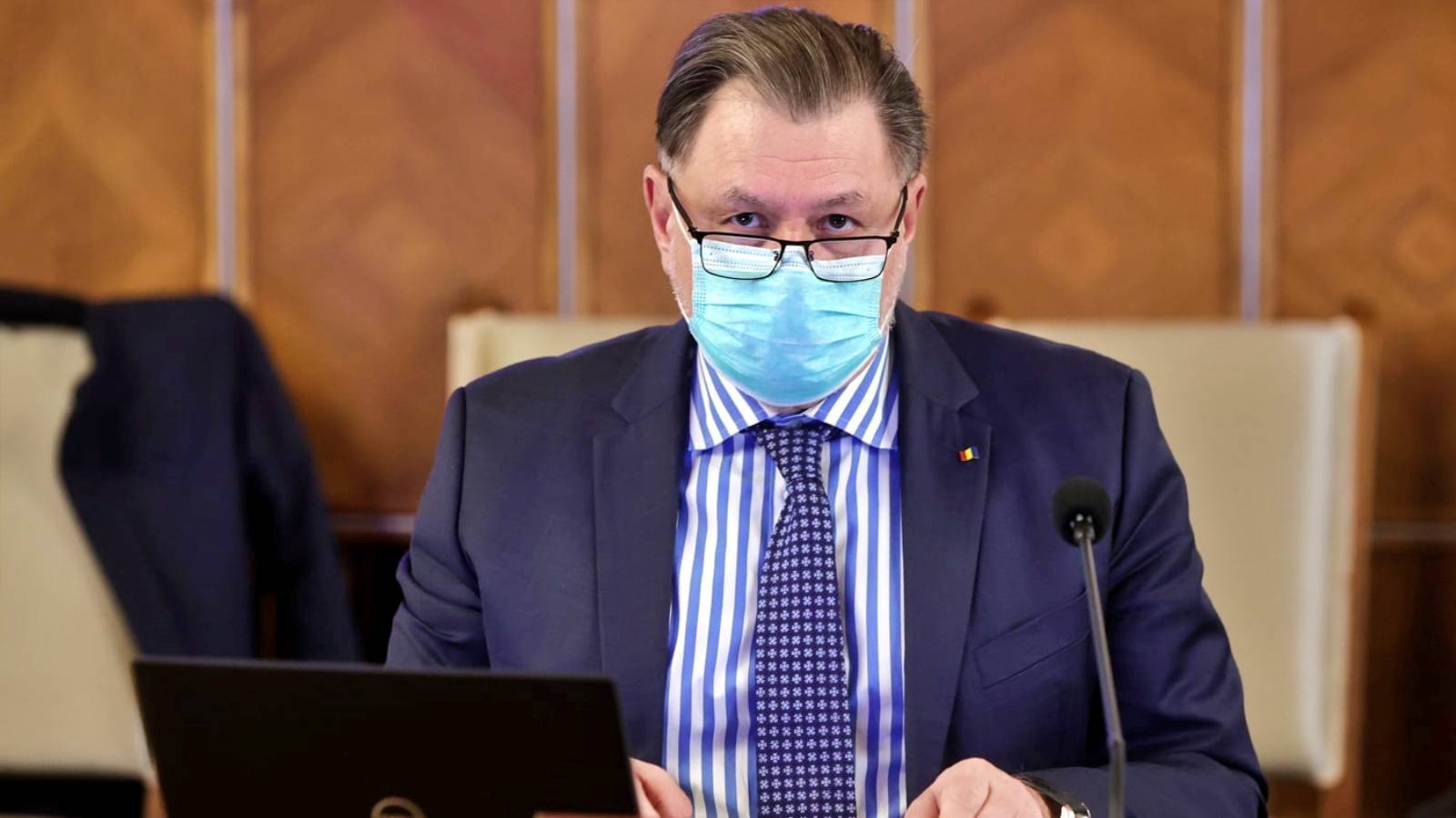 Sundhedsminister sidste minuts foranstaltninger vedtaget nødrumænien