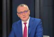 Ministrul Educatiei: Masurile Oficiale pentru Scoli si Impactul pentru Toti Elevii Ministrul Educatiei Masurile Oficiale Scoli Impactul Toti Elevii