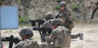 Soldatii Francezi se Antreneaza in Centrele Armatei Romane