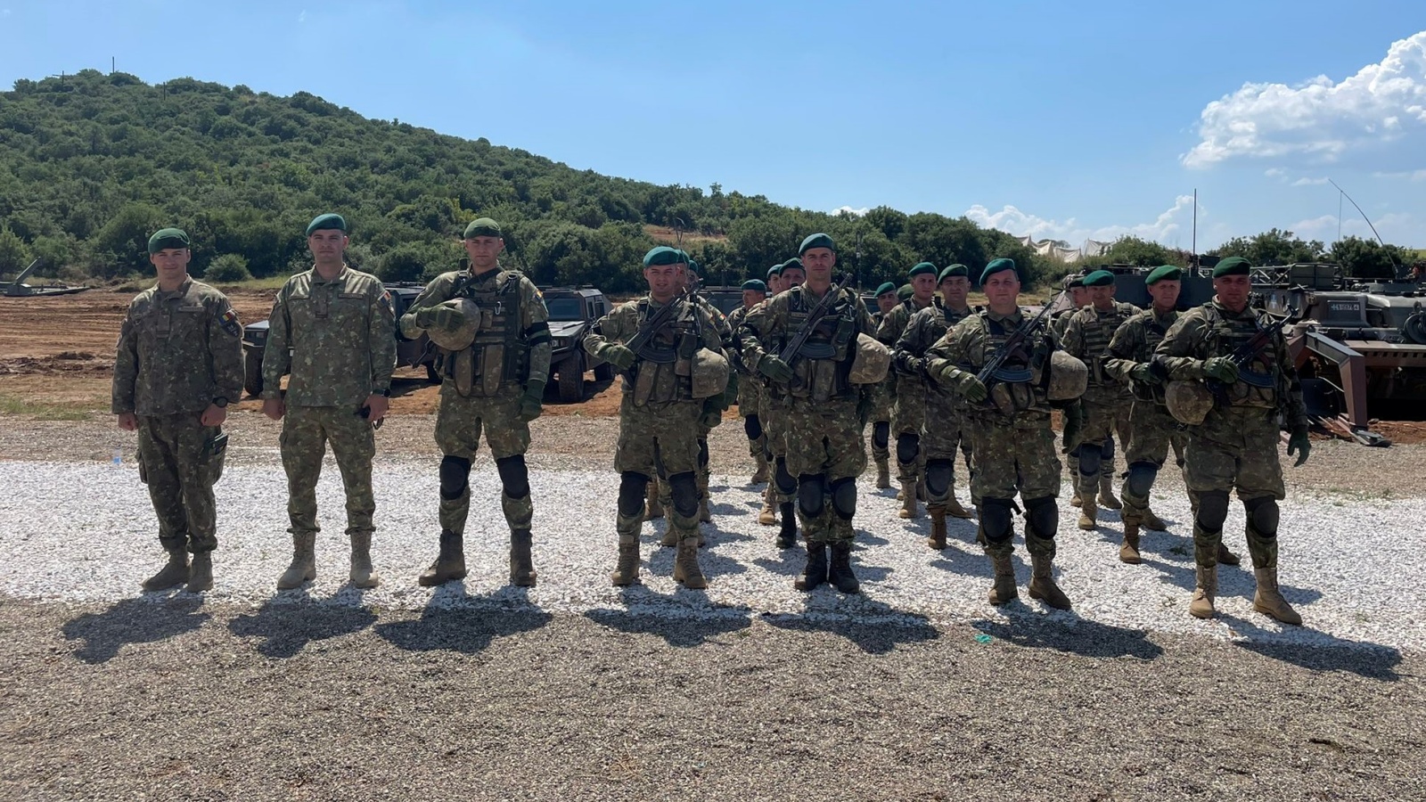 Antrenamente ale Soldatilor Romani in Compania Altor Forte NATO
