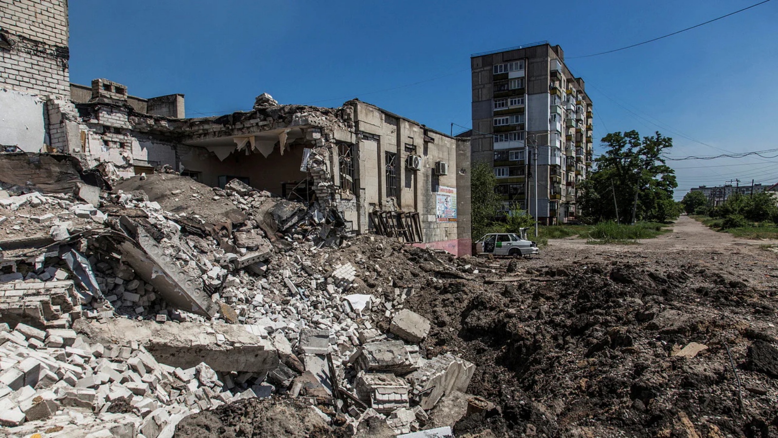 Ryssland gör framsteg, erövrar staden Lysychansk, Ukraina