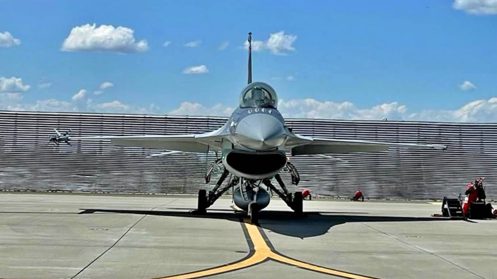 Nya F-16 flygplanspiloter från det rumänska flygvapnet