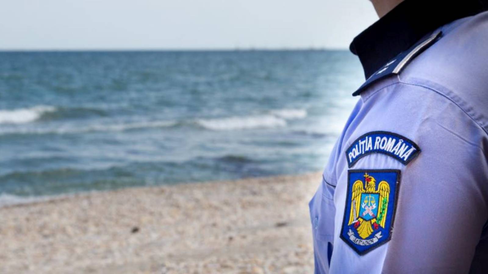 Rumänen wurden von der rumänischen Polizei vor der Aufsicht über im Meer schwimmende Kinder gewarnt