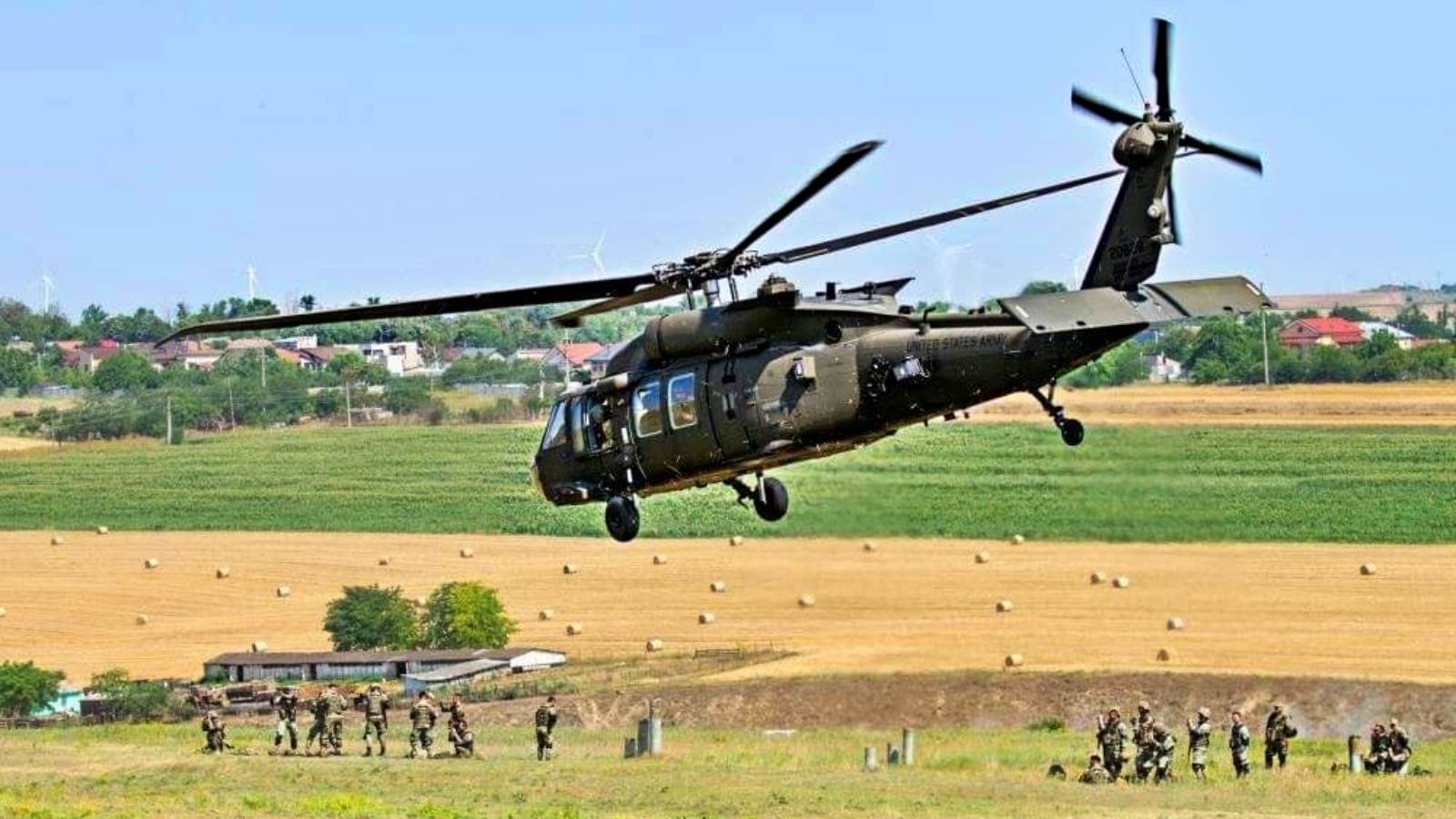 Romanian armeijan amerikkalaiset sotilaat harjoittelivat yhdessä