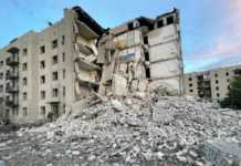 (VIDEO) Momentul Exploziei unei Rachete intr-un Bloc de Locuinte din Chasiv Yar, Ucraina VIDEO Momentul Exploziei Rachete Bloc Locuinte Chasiv Yar Ucraina