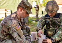 Combat Life Saver: Militarii Armatei Romane se Antreneaza cu Soldatii Americani Combat Life Saver Militarii Armatei Romane se Antreneaza cu Soldatii Americani