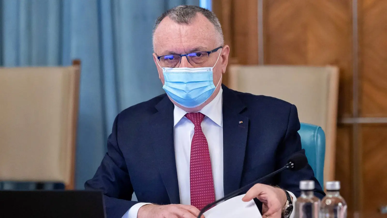 Minister Edukacji ogłasza środki podjęte w ostatniej chwili rozwiązujące problemy dużych szkół