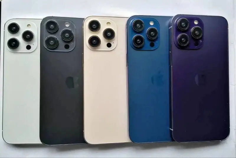 I nuovi colori di iPhone 14 hanno rivelato l'aspetto dei telefoni mockup