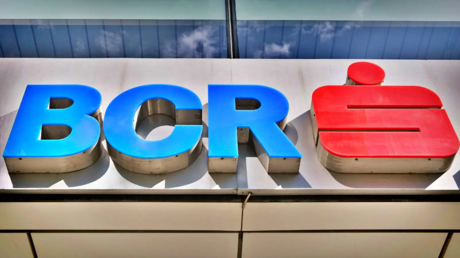 Besorgniserregende Ankündigung BCR Rumänien Sehen Sie Millionen von Rumänen im Land