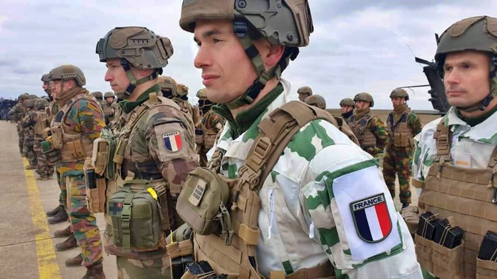 Natos första konvoj med fransk militär utrustning kommer in i Rumänien idag