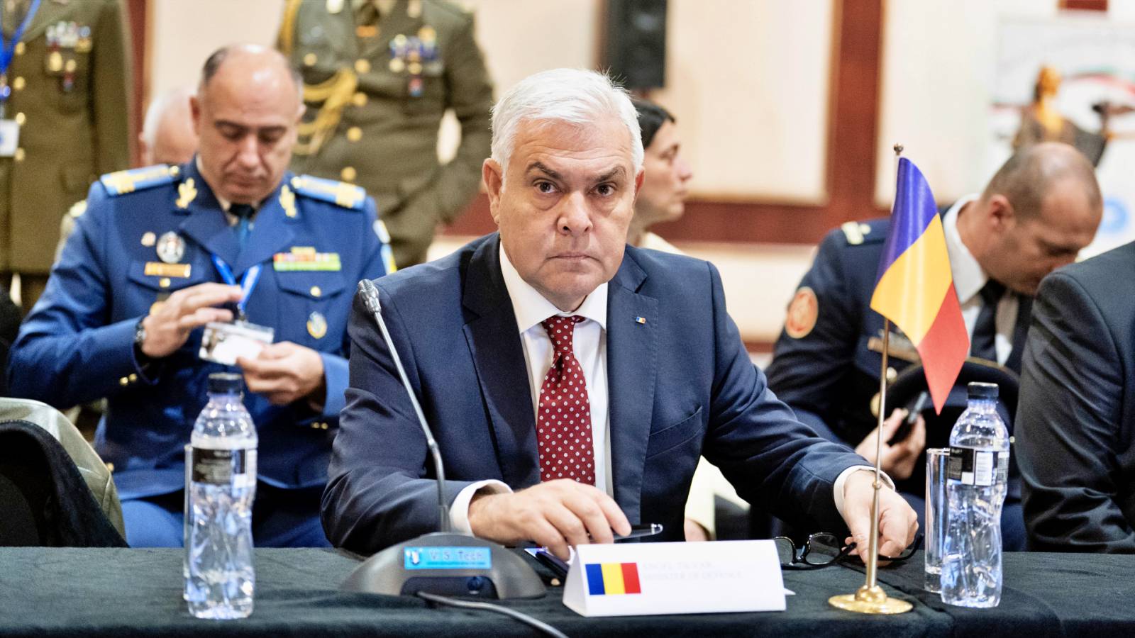 Försvarsministern SISTA MINUTEN Meddelanden Viktig information sänds till rumäner