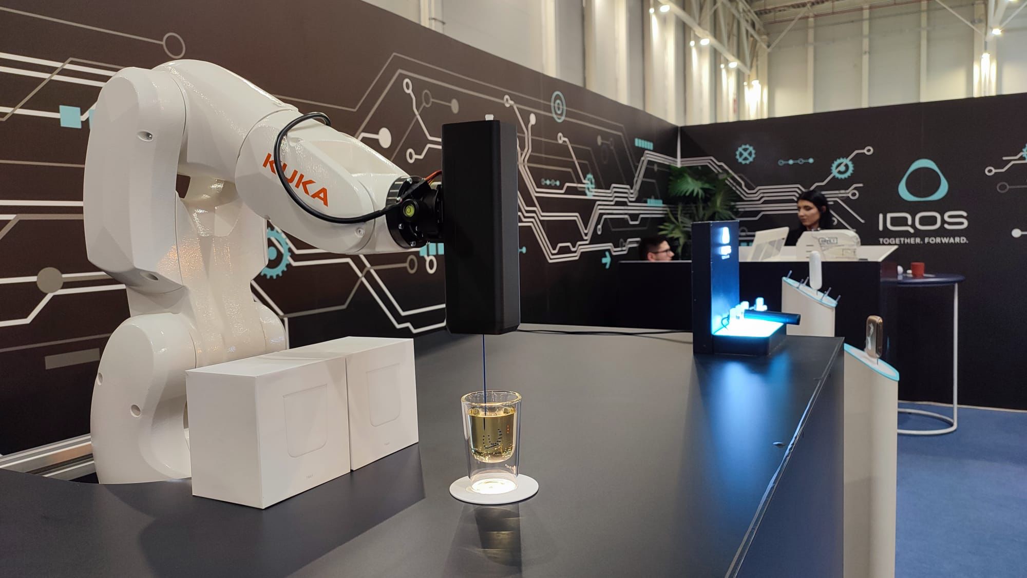 Roboti care upgradeaza experiente, speakeri de prestigiu si multa inspiratie la GoTech World drink