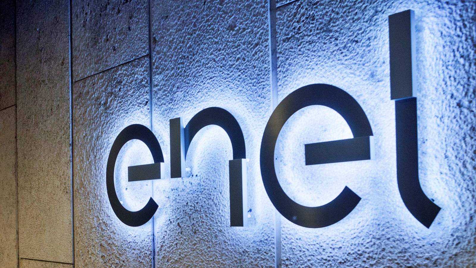 Enel Informations IMPORTANTES Grands clients dans toute la Roumanie maintenant