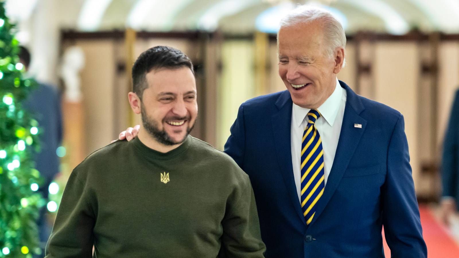 Joe Biden Promite si mai Mult Ajutor Militar Ucrainei in Plin Razboi