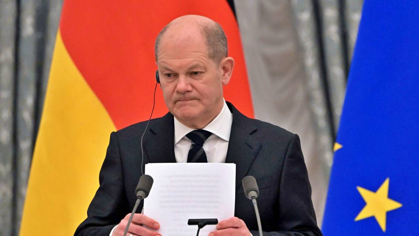 Olaf Scholz annoncerer Tysklands beslutning om krigen i Ukraine