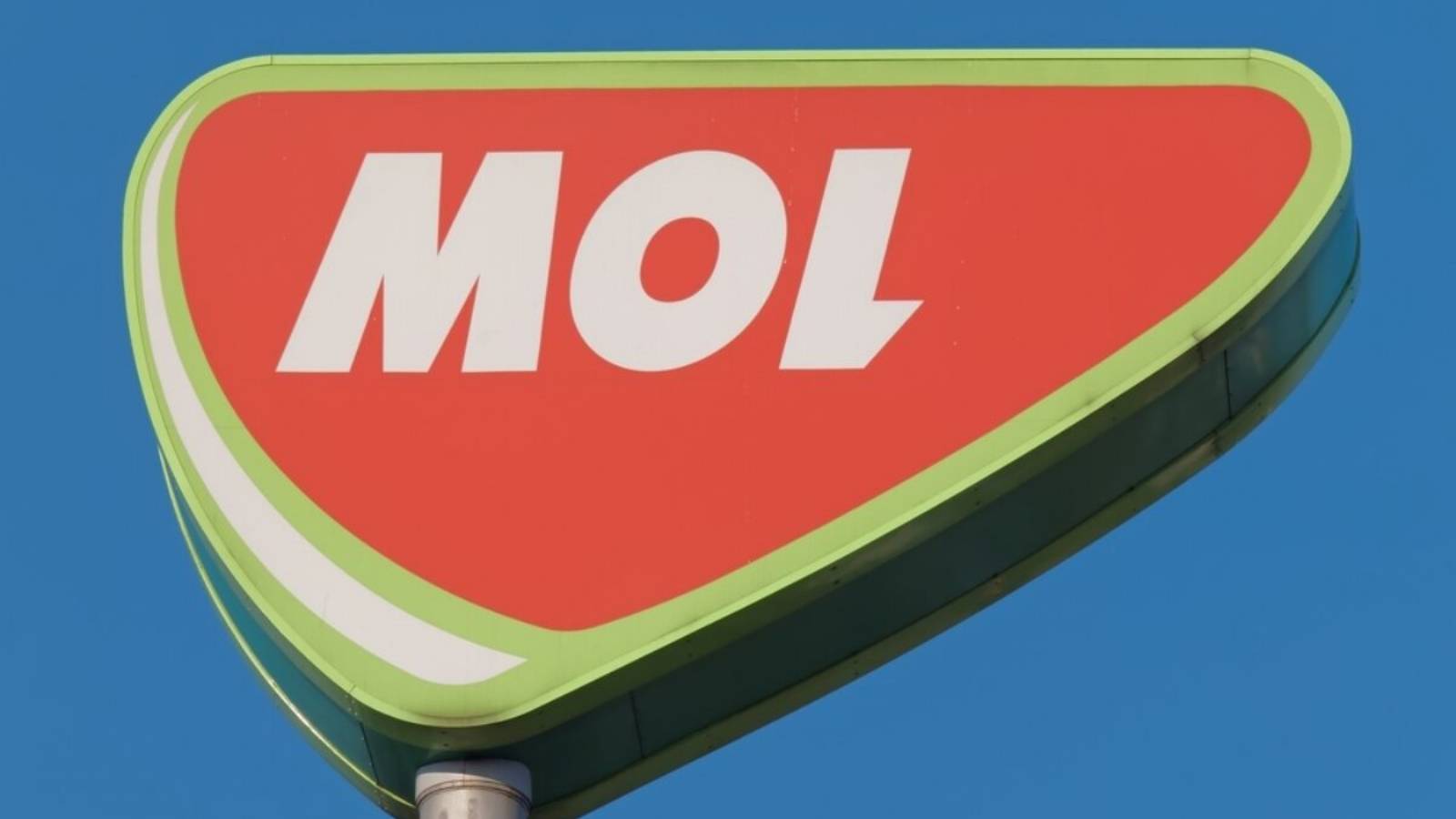 VIKTIGT MOL-beslut rumäner foder bensinstationer