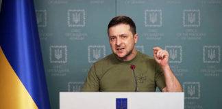 Held van Oekraïne geëerd door Volodymyr Zelenski, president van Oekraïne hekelt kinderontvoeringen