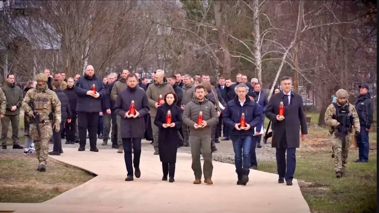 Wolodymyr Selenskyj besuchte Bucha zusammen mit wichtigen Führungspersönlichkeiten aus Europa