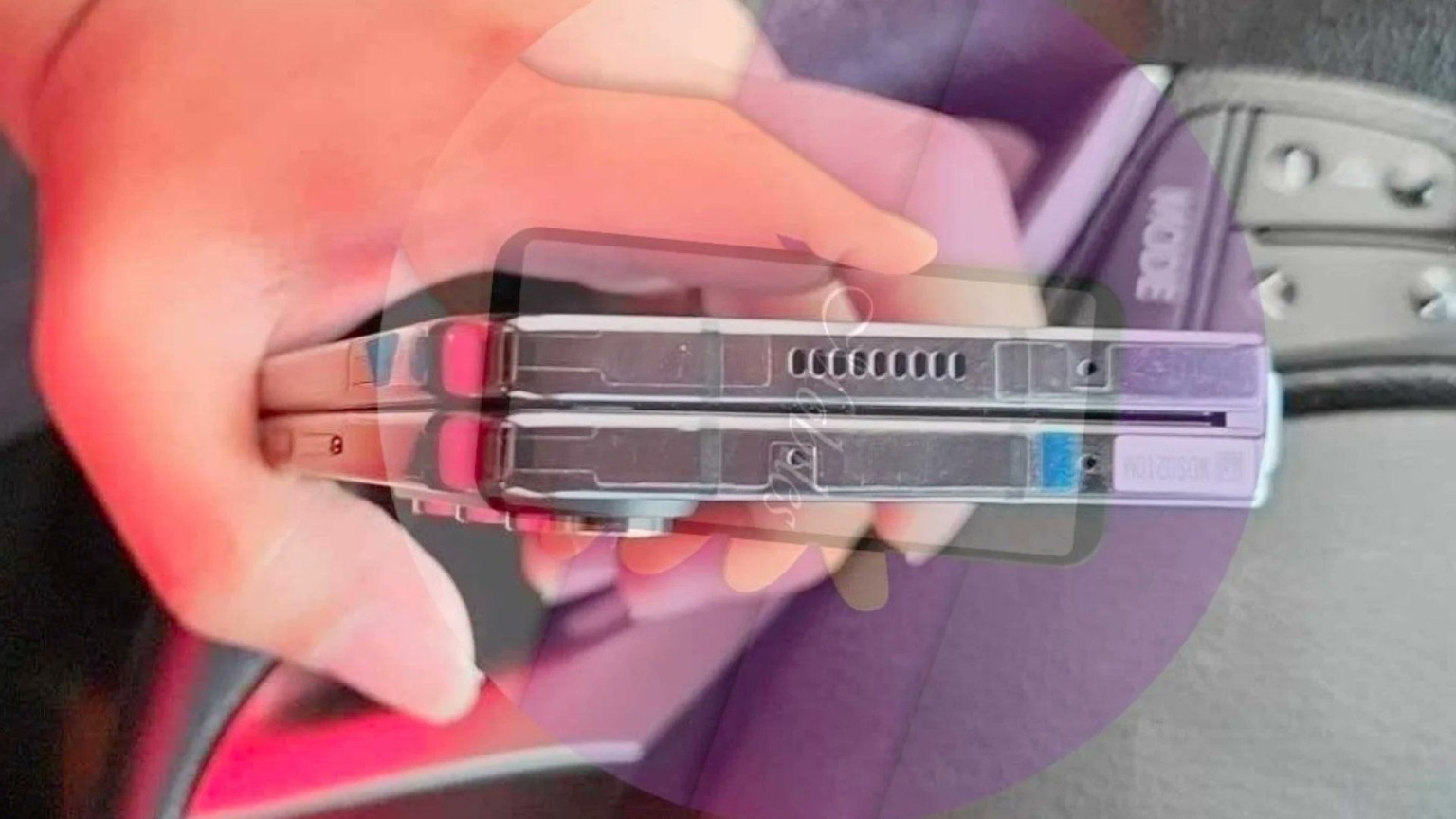 Samsung GALAXY Z Flip 5 Immagini REALI Telefono prima del lancio piegato