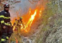 Pompierii Romani Intervin la Incendiile din Franta, Conform DSU Pompierii Romani Intervin la Incendiile din Franta Conform DSU
