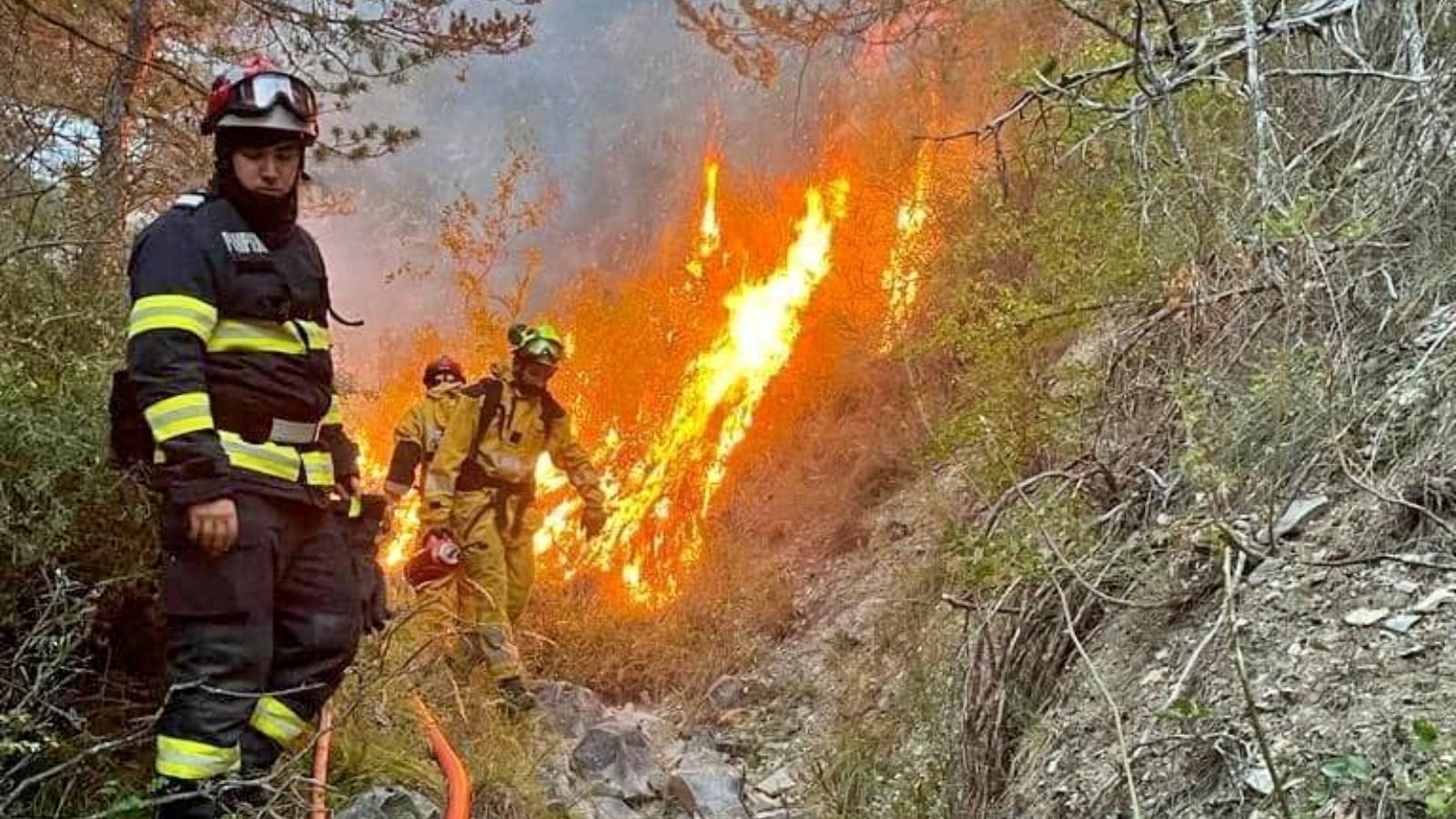 Pompierii Romani Intervin la Incendiile din Franta Conform DSU