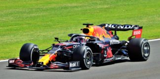 SCANDAL Formula 1 Mercedes Red Bull care este Marul Discordiei