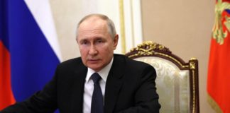 Vladimir Putin annoncerer, at den russiske økonomi er tilbage med anvendelsen af ​​globale sanktioner