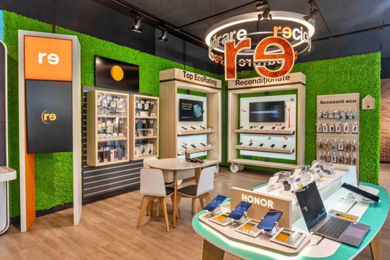 Orange Redeschide Shop-ul din Piata Victoriei cu un Concept Nou