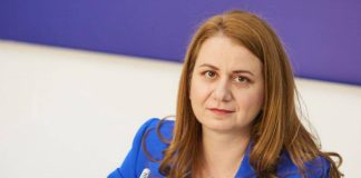 Undervisningsminister I LAST MINUTE Beslutning Rumænske Studerende Officiel meddelelse