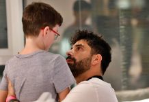 VIDEO Emoționant al unui Ostatic de 9 Ani Eliberat de Hamas dupa Atacul din 7 Octombrie