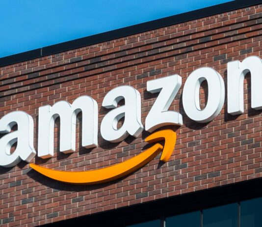 Francja nakłada surową karę na firmę Amazon Oto oskarżony