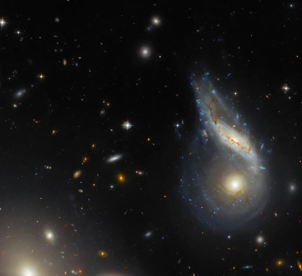 telescopul hubble galaxii combinare imagine