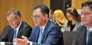 Réunion officielle du ministre de l'Économie Mesures de DERNIER MOMENT MILLIONS de Roumains Pays