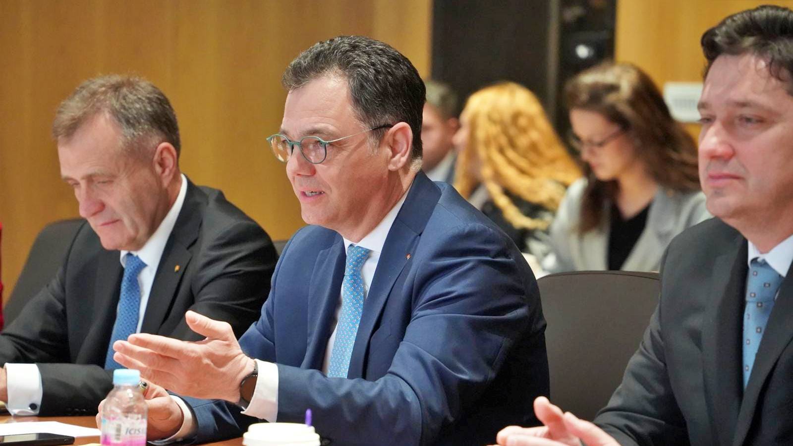 Økonomiminister Officielt møde SIDSTE ØJEBLIK Foranstaltninger MILLIONER Rumænere Land