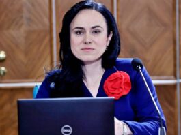 Simona-Bucura Oprescu VIIMEINEN HETKEN Viestit koko Romanian työministerille