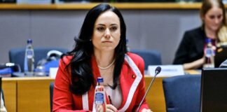 Ministre du Travail PREMIÈRE IMPORTANTE La Roumanie a annoncé Simona-Bucura Oprescu