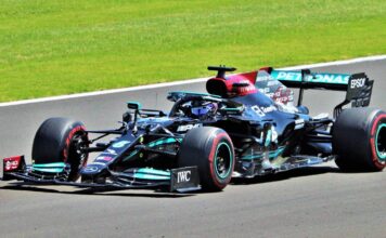 Formel 1-officiell avslöjar SISTA Ögonblicket Lewis Hamilton miljoner fans