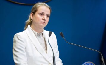Undervisningsminister Officiel rangering SIDSTE ØJEBLIK Meget vigtige uddannelsesenheder Rumænien