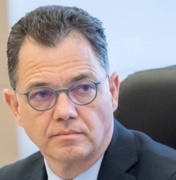 Stefan-Radu Oprea Virallinen sopimus VIIMEINEN Allekirjoittanut Romanian talousministeri